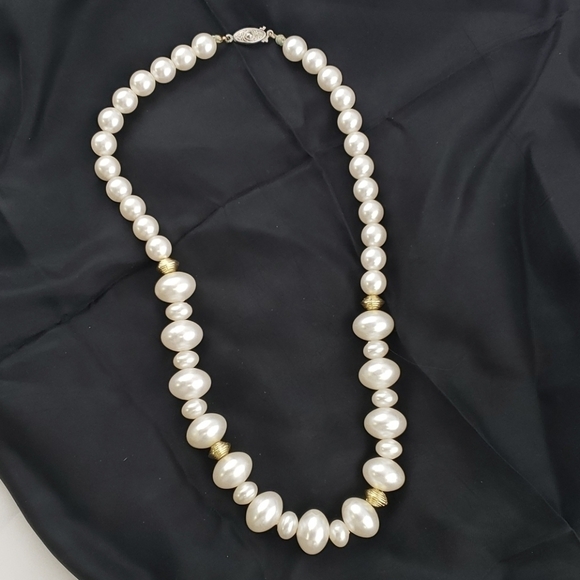 VINTAGE Faux Pearl and Bead Necklace 18" - Picture 2 of 8
